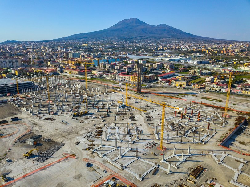 Potain MCT 88 and MDT 189 cranes construct Maximall Pompeii tourist hub in Italy